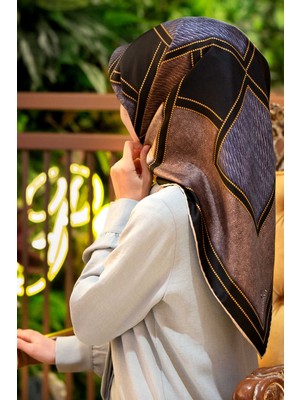 Vissona 100% Twill Ipek Gold Detaylı Kare Desenli Gri - Bej Renkli 90X90 Dikim Şekli : El Dikişi