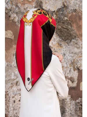 Vissona %100 Twill Ipek Monogram ve Barok Desenli Siyah - Kırmızı Renkli 90X90 Eşarp Dikim Şekli : El Dikişi