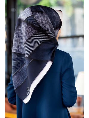 Vissona %100 Twill Ipek Dokulu ve Geometrik Desenli Lacivert - Krem Renkli 90X90 Eşarp Dikim Şekli : El Dikişi
