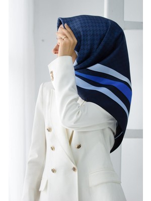 Vissona % 57 Ipek % 43 Viskon Twill Ipek Degrade Desenli Lacivert - Indigo Renkli 90X90 Eşarp Dikim Şekli : El Dikişi