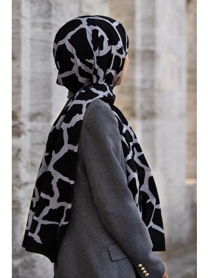 Vissona Lüks Medine Ipeği Taş Desenli Siyah - Gri Renkli 75X195 Kırışmaz Şal Moss Krep Dikiş Tipi Italyan Dikişli