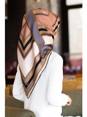 Vissona %100 Twill Ipek Geometrik Desenli Pudra - Gümüş Renkli 90X90 Eşarp Dikim Şekli : El Dikişi