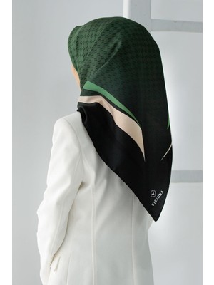 Vissona % 57 Ipek % 43 Viskon Twill Ipek Degrade Desenli Siyah - Zümrüt Yeşili Renkli 90X90 Eşarp Dikim Şekli : El Dikişi