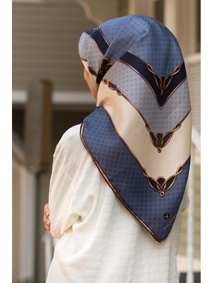 Vissona %100 Twill Ipek Puantiyeli ve Geometrik Desenli Indigo - Krem Renkli 90X90 Eşarp Dikim Şekli : El Dikişi