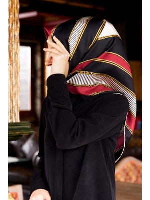 Vissona %100 Twill Ipek Zincir Detaylı Geometrik Desenli Bordo - Siyah Renkli 90X90 Eşarp Dikim Şekli : El Dikişi