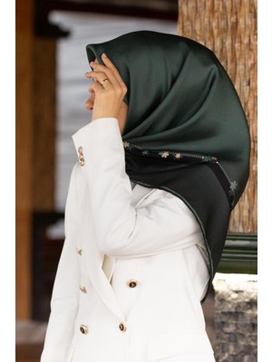 Vissona %100 Twill Ipek Kenar Motifi Çiçek Desenli Petrol Yeşili - Siyah Renkli 90X90 Eşarp Dikim Şekli : El Dikişi