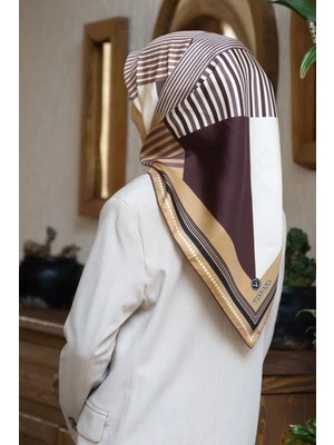 Vissona %100 Twill Ipek Geometrik Desenli Gold - Kahverengi Renkli 90X90 Eşarp Dikim Şekli : El Dikişi