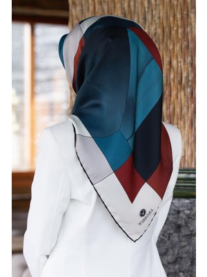 Vissona %100 Twill Ipek Geometrik Desenli Taba - Petrol Mavisi Renkli 90X90 Eşarp Dikim Şekli : El Dikişi