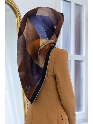 Vissona % 57 Ipek % 43 Viskon Twill Ipek Geometrik Desenli Kiremit - Indigo Renkli 90X90 Eşarp Dikim Şekli : El Dikişi