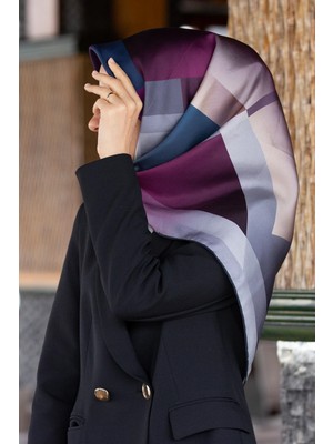 Vissona % 57 Ipek % 43 Viskon Twill Ipek Geometrik Desenli Mürdüm - Indigo Renkli 90X90 Eşarp Dikim Şekli : El Dikişi