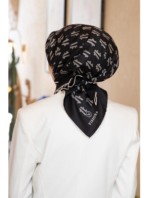 Vissona %100 Twill Ipek Geometrik Desenli Siyah Renkli 90X90 Eşarp Dikim Şekli : El Dikişi