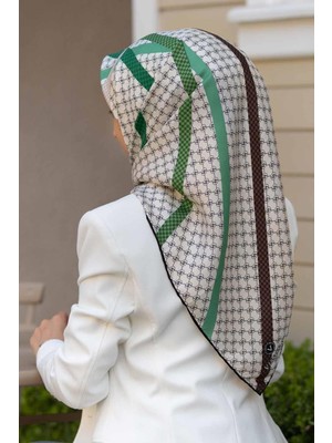 Vissona %100 Twill Ipek Monogram ve Şerit Desenli Kahverengi - Zümrüt Yeşili Renkli 90X90 Eşarp Dikim Şekli : El Dikişi