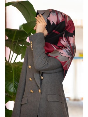 Vissona %100 Twill Ipek Çiçek Desenli Siyah - Bordo Renkli 90X90 Eşarp Dikim Şekli : El Dikişi