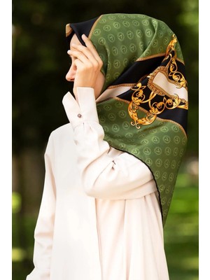 Vissona %100 Twill Ipek Monogramlı ve Barok Desenli Haki - Siyah Renkli 90X90 Eşarp Dikim Şekli : El Dikişi