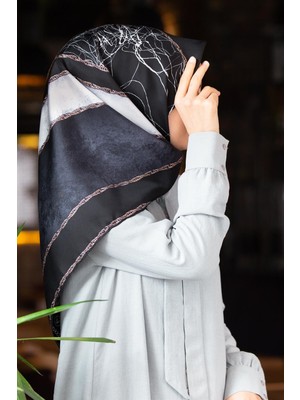 Vissona % 57 Ipek % 43 Viskon Twill Ipek Dokulu Geometrik Desenli Siyah - Krem Renkli 90X90 Eşarp Dikim Şekli : El Dikişi