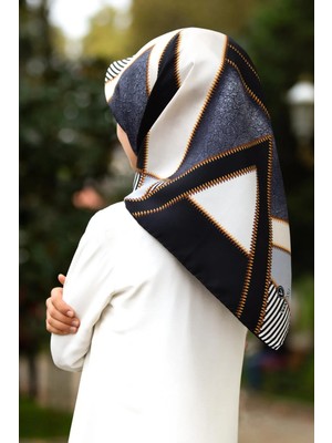 Vissona % 57 Ipek % 43 Viskon Twill Ipek Geometrik Desenli Gümüş - Siyah Renkli 90X90 Eşarp Dikim Şekli : El Dikişi