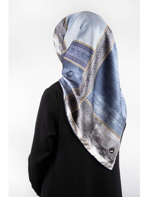 Violla Twill Dokulu ve Geometrik Desenli Saks Renkli 90X90 Eşarp (Ipek Içermez) Dikim Şekli : El Dikişi