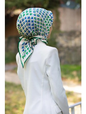 Vissona %100 Twill Ipek Geometrik Desenli Benetton Yeşili - Saks Renkli 90X90 Eşarp Dikim Şekli : El Dikişi