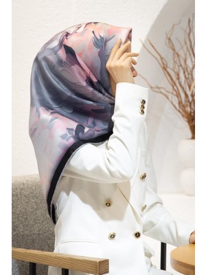 Vissona %100 Twill Ipek Dumanlı Çiçek Desenli Gri Renkli 90X90 Eşarp Kenar Dikiş Şekli El Dikişli