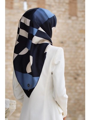 Vissona %100 Twill Ipek Geometrik Desenli Indigo Renkli 90X90 Eşarp Dikim Şekli : El Dikişi