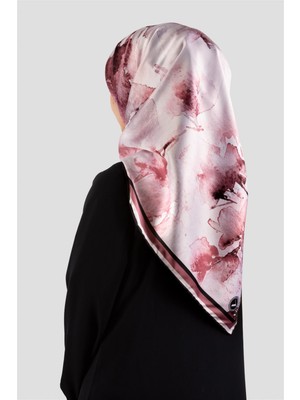 Violla Rayon Sulu Boya Çiçek Desenli Pudra Renkli 90X90 Dikim Şekli : El Dikişi Eşarp (Ipek Içermez)