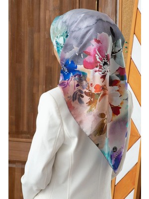 Vissona %100 Twill Ipek Çiçek  Desenli Gri Renkli 90X90 Eşarp Dikim Şekli : El Dikişi