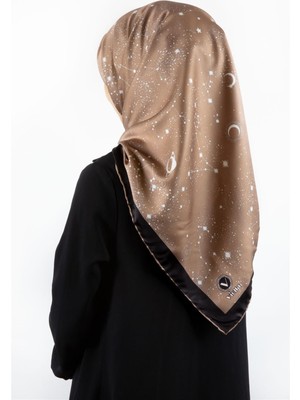 Violla Twill Galaksi Desenli Bej Renkli 90X90 Eşarp (Ipek Içermez) Kenar Dikiş Şekli El Dikişli