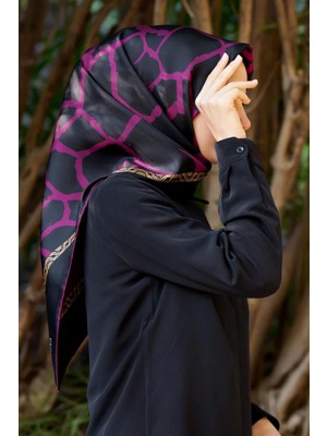 Vissona %100 Twill Taş Desenli Mürdüm - Siyah Renkli 90X90 Eşarp Dikim Şekli: El Dikişi