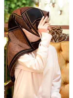 Vissona 100% Twill Ipek Gold Detaylı Kare Desenli Kahverengi - Bej Renkli 90X90 Dikim Şekli : El Dikişi