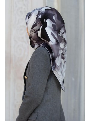 Vissona %100 Twill Ipek Geometrik Desenli Siyah - Beyaz Renkli 90X90 Eşarp Dikim Şekli : El Dikişi
