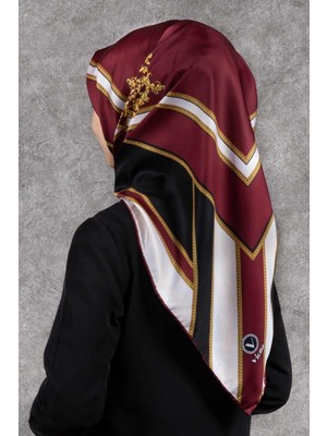 Violla Twill Barok Desenli Bordo - Siyah Renkli 90X90 Eşarp (Ipek Içermez) Dikim Şekli : El Dikişi