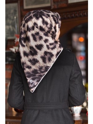 Vissona %100 Twill Ipek Leopar Desenli Bej - Siyah  Renkli 90X90 Eşarp Dikim Şekli : El Dikişi