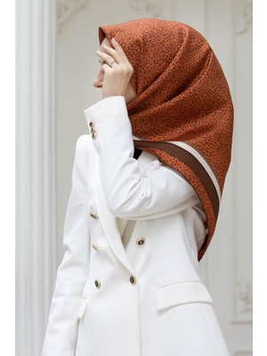 Vissona % 57 Ipek % 43 Viskon Twill Ipek Leopar Desenli Taba - Kahverengi Renkli 90X90 Eşarp Dikim Şekli : El Dikişi