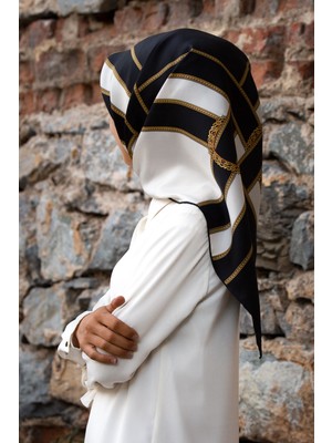 Vissona % 57 Ipek % 43 Viskon Twill Ipek Geometrik Desenli Siyah - Krem Renkli 90X90 Eşarp Dikim Şekli : El Dikişi