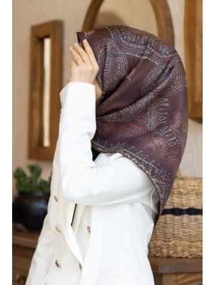 Vissona %100 Twill Ipek Şal Desenli Kahverengi Renkli 90X90 Eşarp Dikim Şekli : El Dikişi
