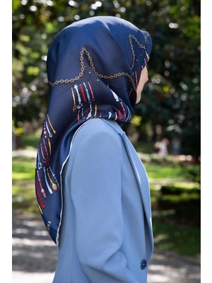 Vissona %100 Twill Ipek Zincir Desenli Lacivert Renkli 90X90 Eşarp Dikim Şekli : El Dikişi