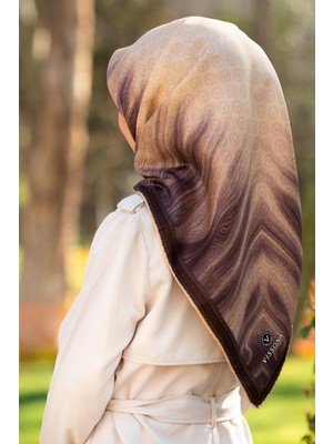 Vissona % 57 Ipek % 43 Viskon Twill Ipek Monogram Desenli Bej Renkli 90X90 Dikim Şekli : El Dikişi Eşarp