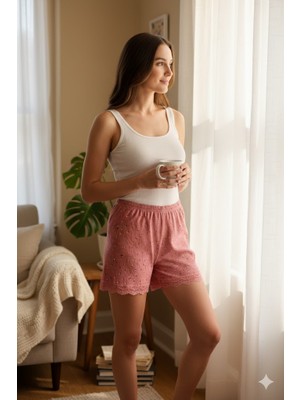 İsmiyle Al Düz Renk Mini Çiçek Desenli Penye Kadın Ev Şortu Bacak Dantel Detaylı Ev Giyim Pembe