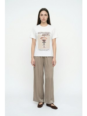 Quzu Espresso Nakışlı Baskılı Oversize Tişört Ekru