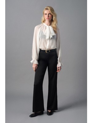 Quzu Yakası Bağlamalı Transparan Bluz Ekru