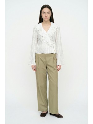 Quzu Fırfırlı Kruvaze Bağlamalı Bluz Ekru