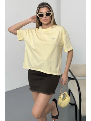 Giysa Kadın Künye Aksesuarlı %100 Pamuklu T-Shirt Sarı - 26Y 26520