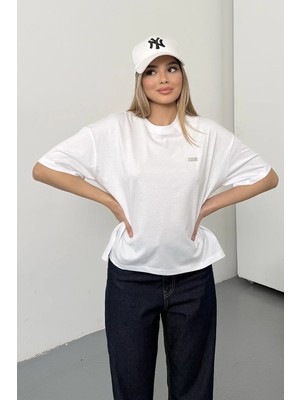 Giysa Kadın Künye Aksesuarlı %100 Pamuklu T-Shirt Beyaz - 26Y 26520