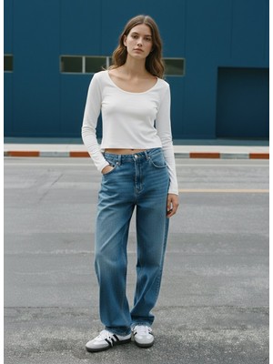 LTB Uzun Kollu Bisiklet Yaka Crop Beyaz Sweatshırt