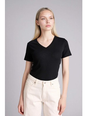 DeFacto Slim Fit V Yaka Basic Düz Ribana Kısa Kollu Tişört I1080AZ26SP