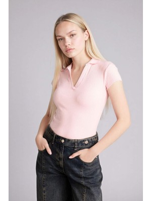 DeFacto Kadınlar Günü Slim Fit Kaçık Yaka Basic Düz Fitilli Kaşkorse Kısa Kollu Polo Tişört G8735AX26SP