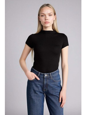 DeFacto Slim Fit Yarım Balıkçı Yaka Tişört E5906AX26SP
