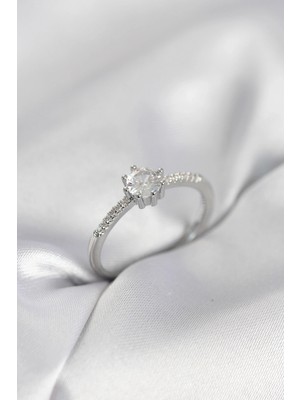 Shoplet Tek Taş Model Gümüş Renk Zirkon Taşlı Kadın Yüzük