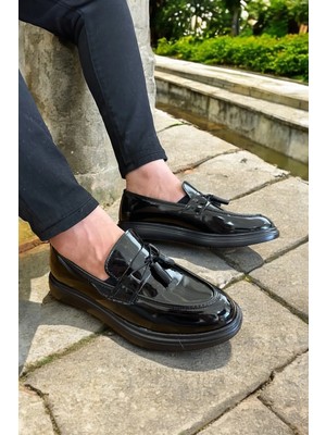Romex Erkek Siyah Parlak Püsküllü Klasik Makosen Ayakkabı Rugan Kalın Tabanlı Şık Tasarım