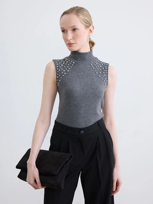 LC Waikiki Antrasit Dik Yaka Taşlı Bluz